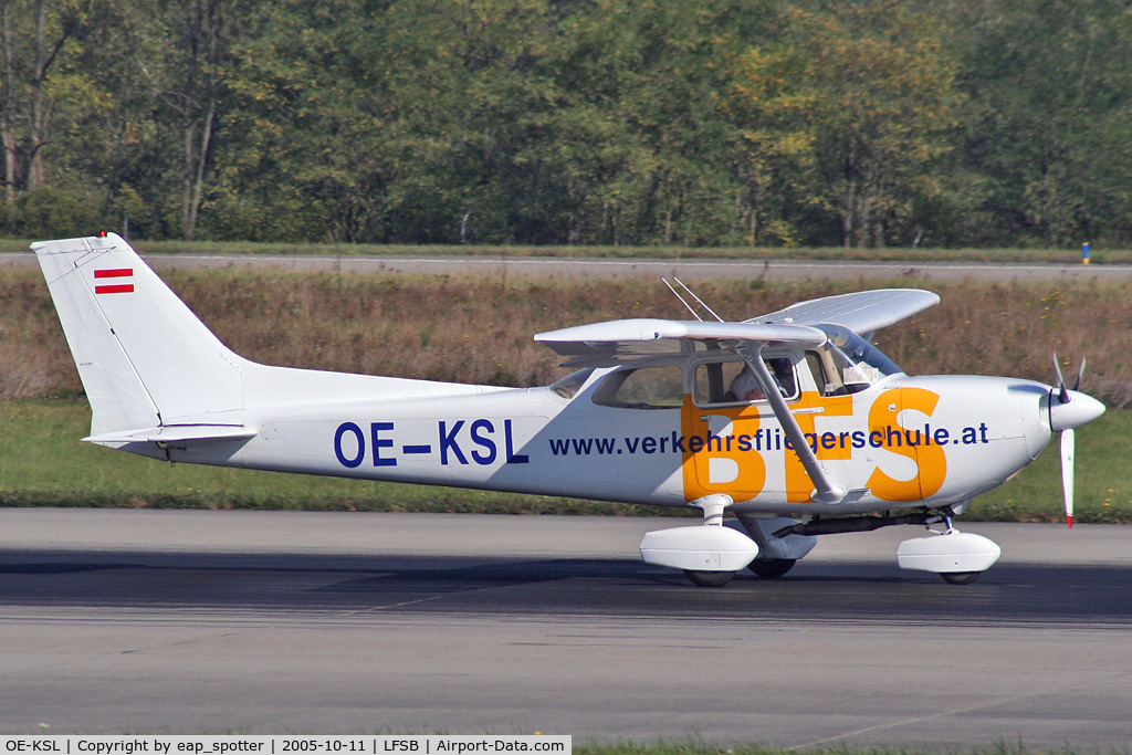 OE-KSL, 1977 Reims FR172K Hawk XP II C/N FR17200618, touch and go rwy 16