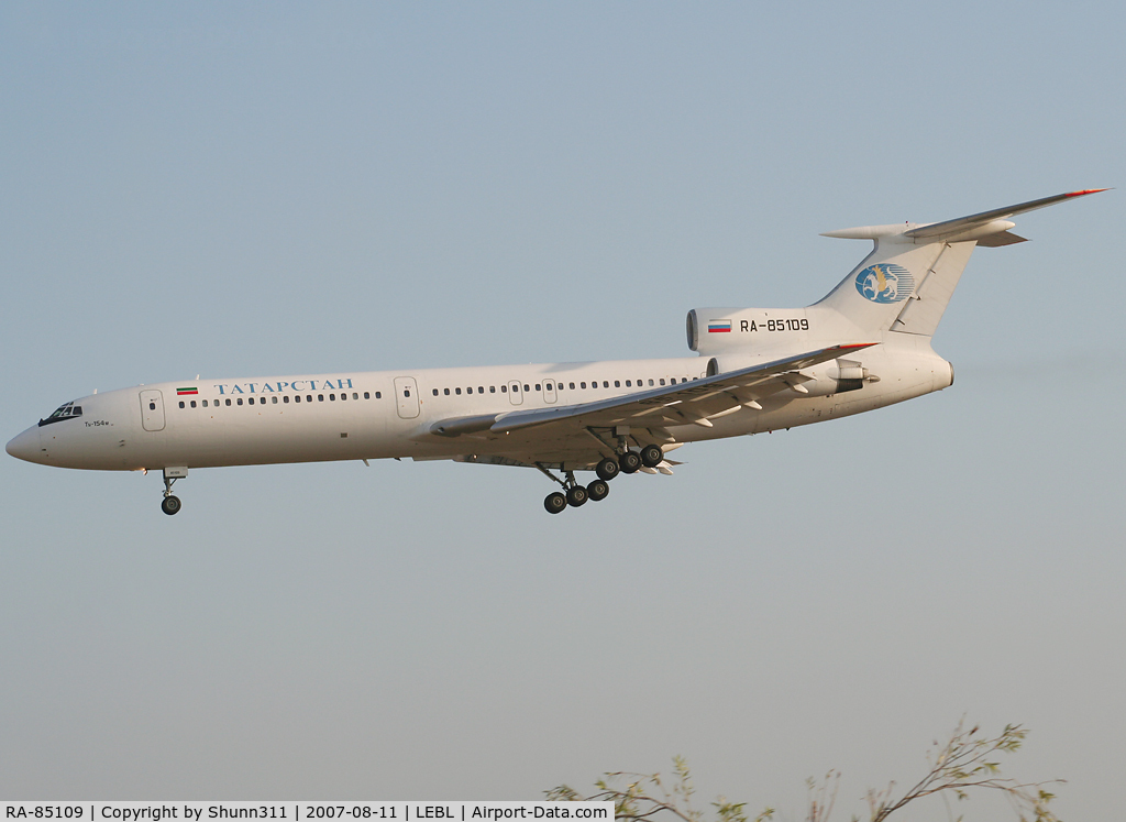 RA-85109, 1984 Tupolev Tu-154M C/N 88A790, Landing 25L