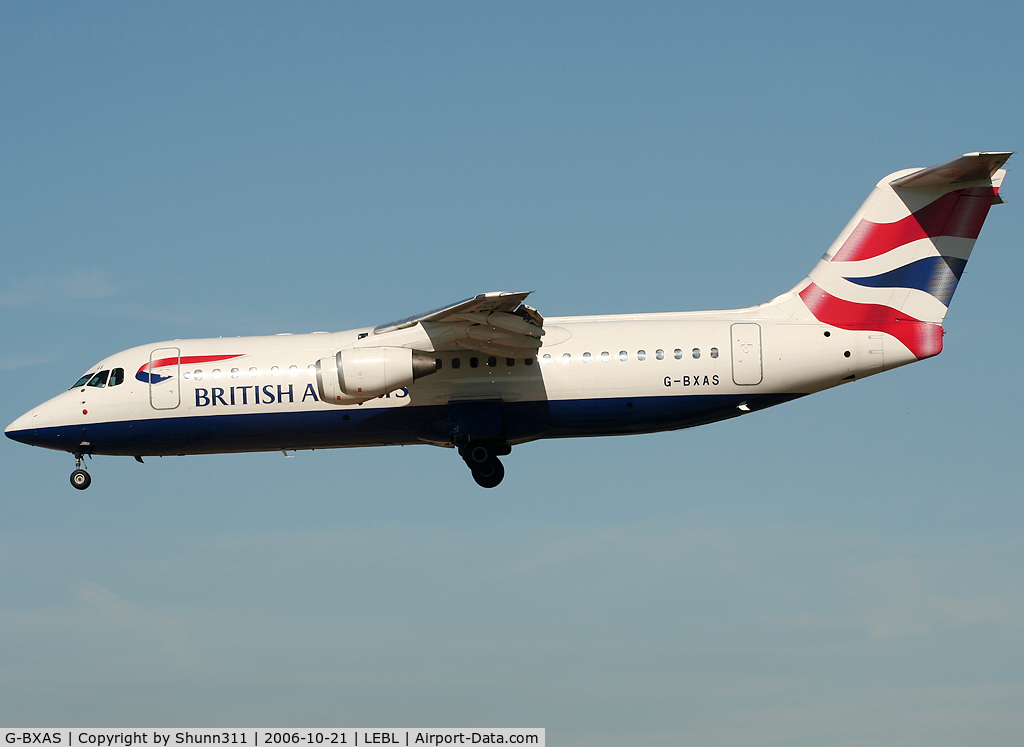 G-BXAS, 1997 British Aerospace Avro 146-RJ100 C/N E3301, Landing rwy 25L