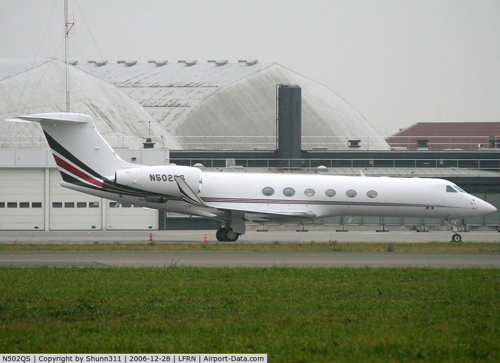 N502QS, 2000 Gulfstream Aerospace G-V C/N 601, Nice biz jet awaiting a new flight