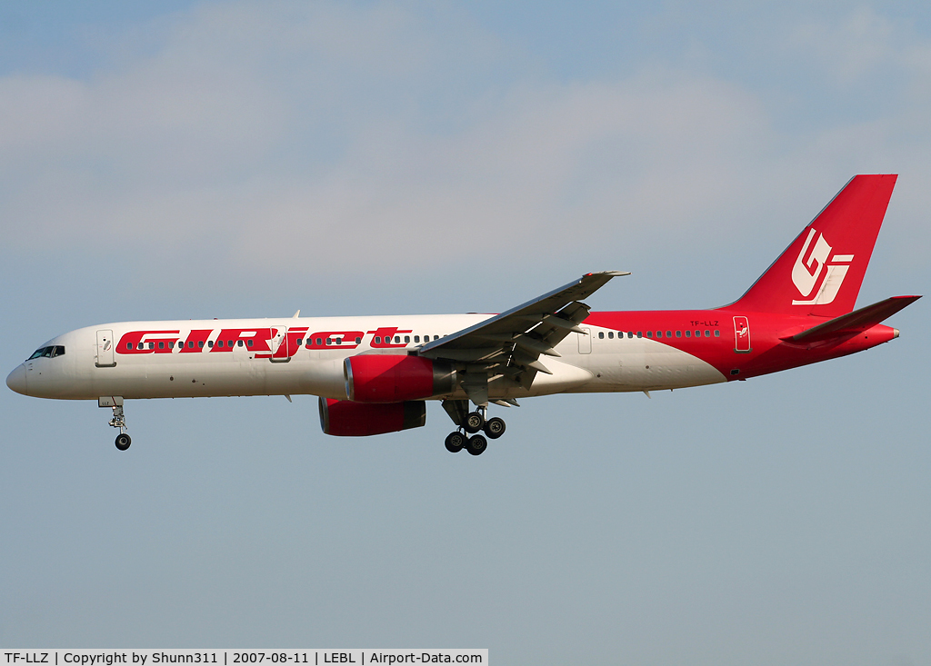 TF-LLZ, 1987 Boeing 757-225 C/N 22691, Landing rwy 25L