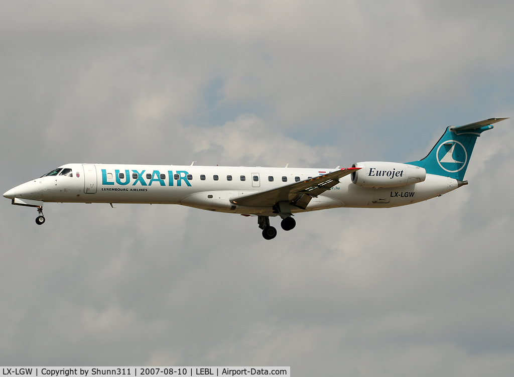 LX-LGW, 1999 Embraer EMB-145LU (ERJ-145LU) C/N 145135, Landing rwy 25L