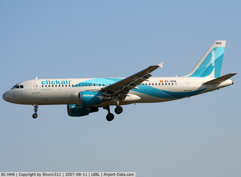 EC-HHA, 2000 Airbus A320-214 C/N 1221, Landing rwy 25L