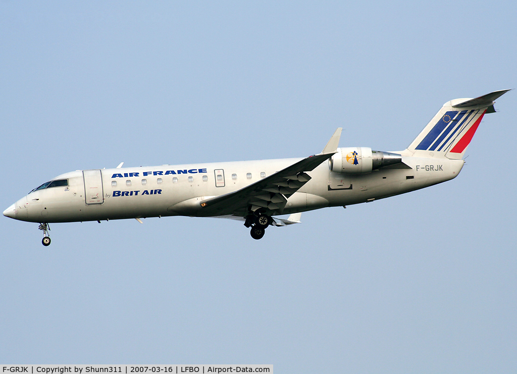 F-GRJK, 1998 Canadair CRJ-100ER (CL-600-2B19) C/N 7219, Landing rwy 32L