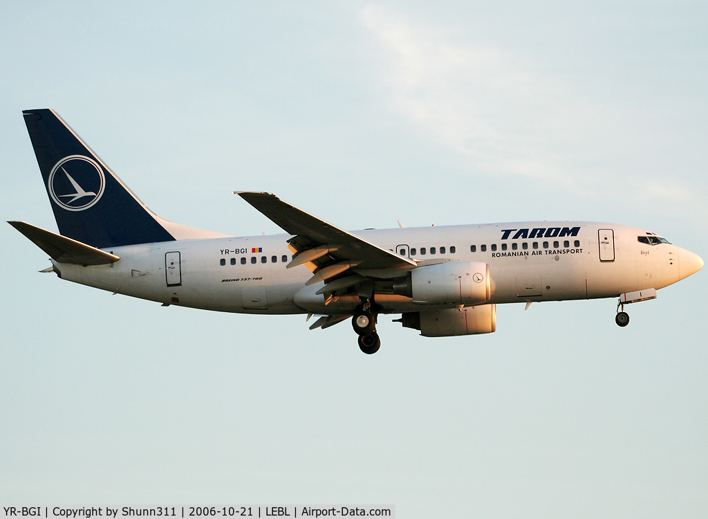 YR-BGI, 2003 Boeing 737-78J C/N 28439, Landing rwy 25R