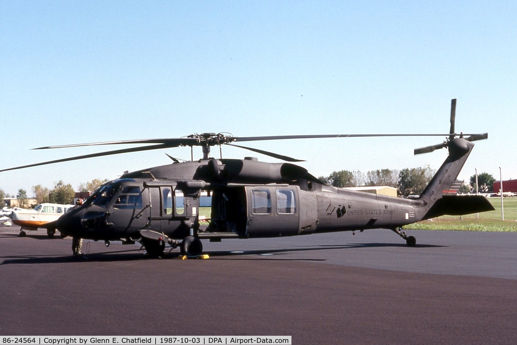 86-24564, 1986 Sikorsky EH-60A Black Hawk C/N 70-1094, EH-60A stopping over