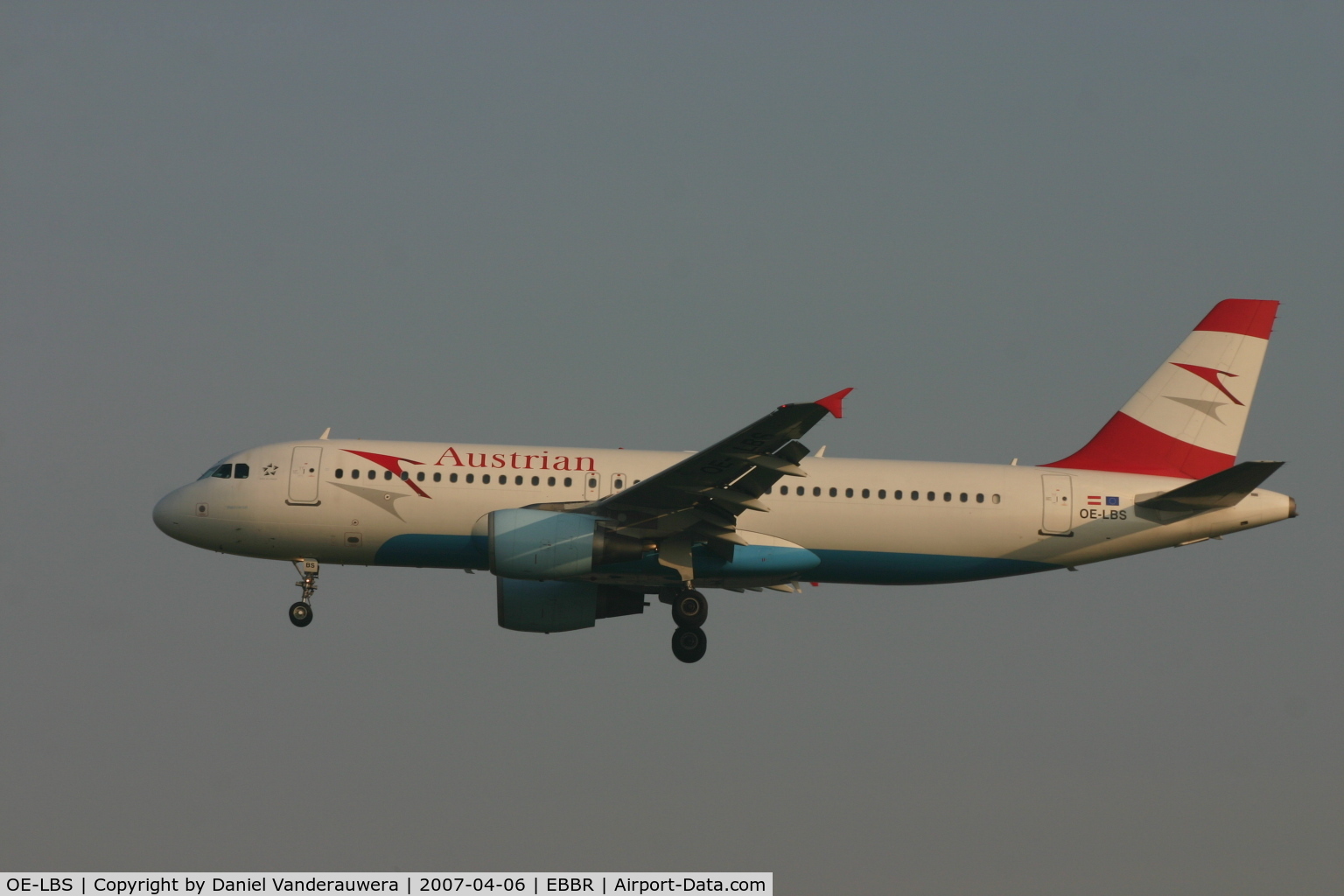 OE-LBS, 2000 Airbus A320-214 C/N 1189, early arrival of flight OS351 to rwy 25L