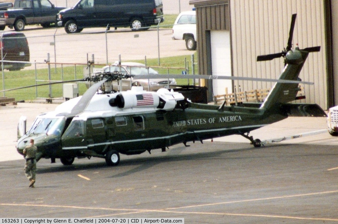163263, 1988 Sikorsky VH-60N Whitehawk C/N 70-1181, Marine One in for a presidential visit.  Photo taken from control tower with 600mm lens.