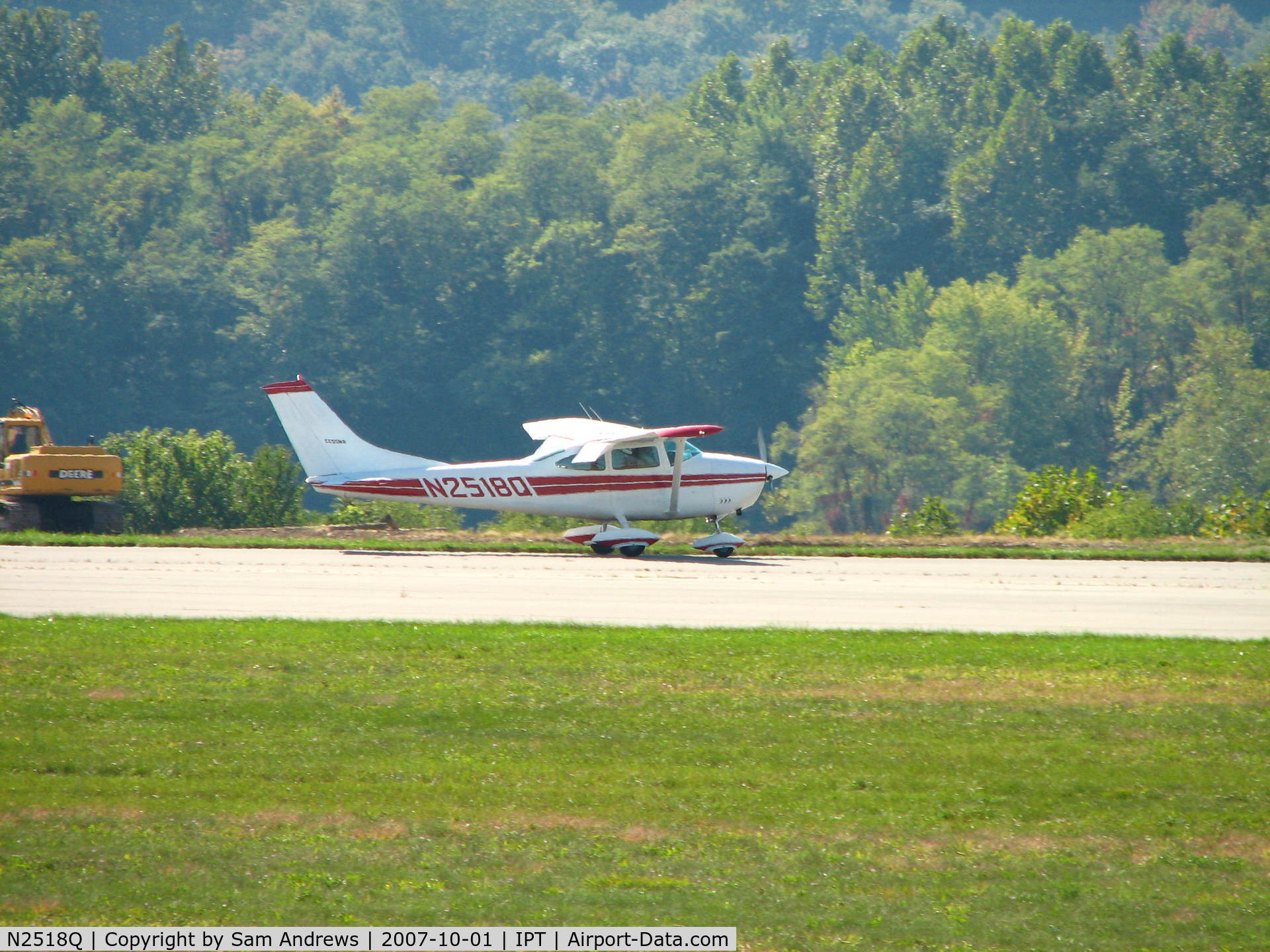 N2518Q, 1966 Cessna 182K Skylane C/N 18257718, Rolling out on 27