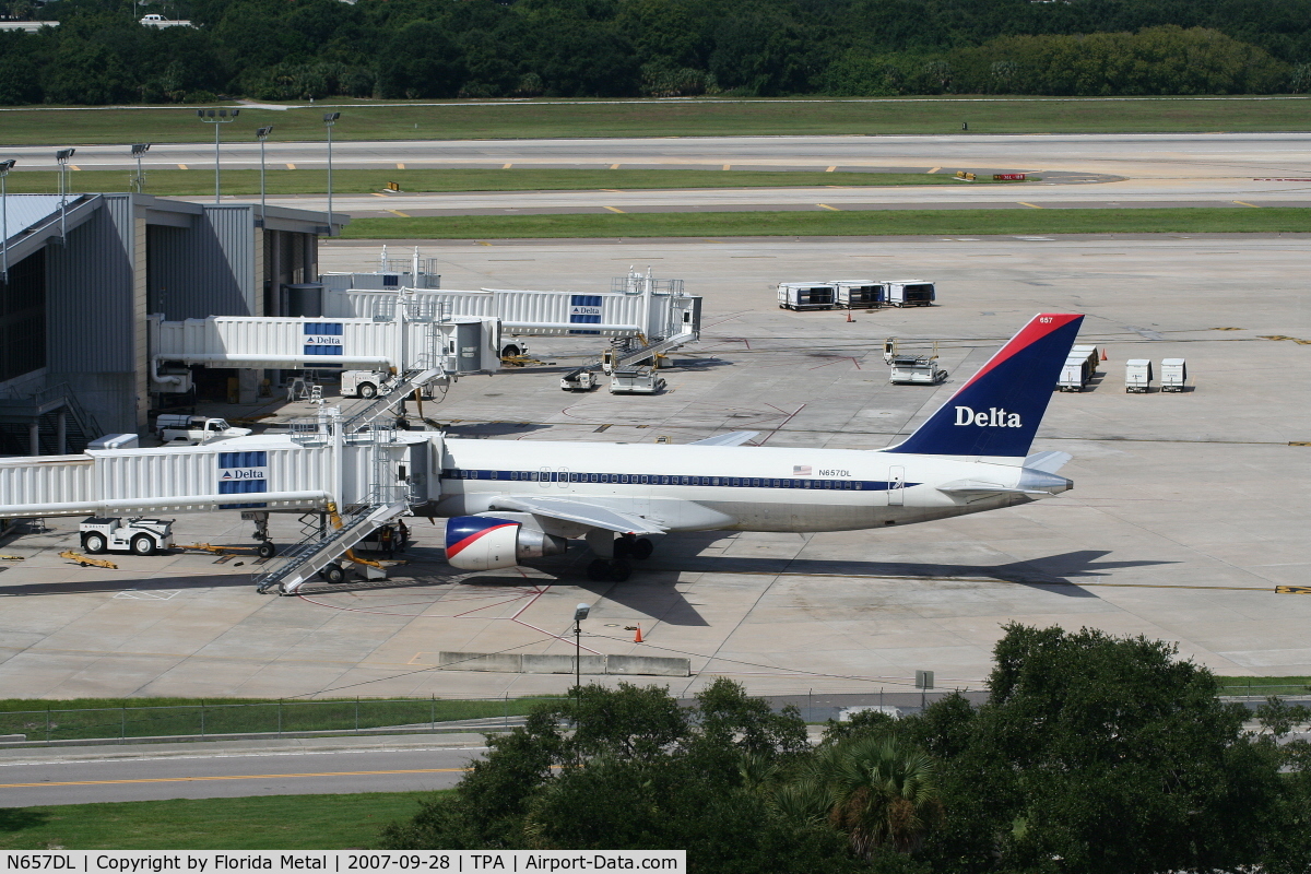 N657DL, 1990 Boeing 757-232 C/N 24419, Delta