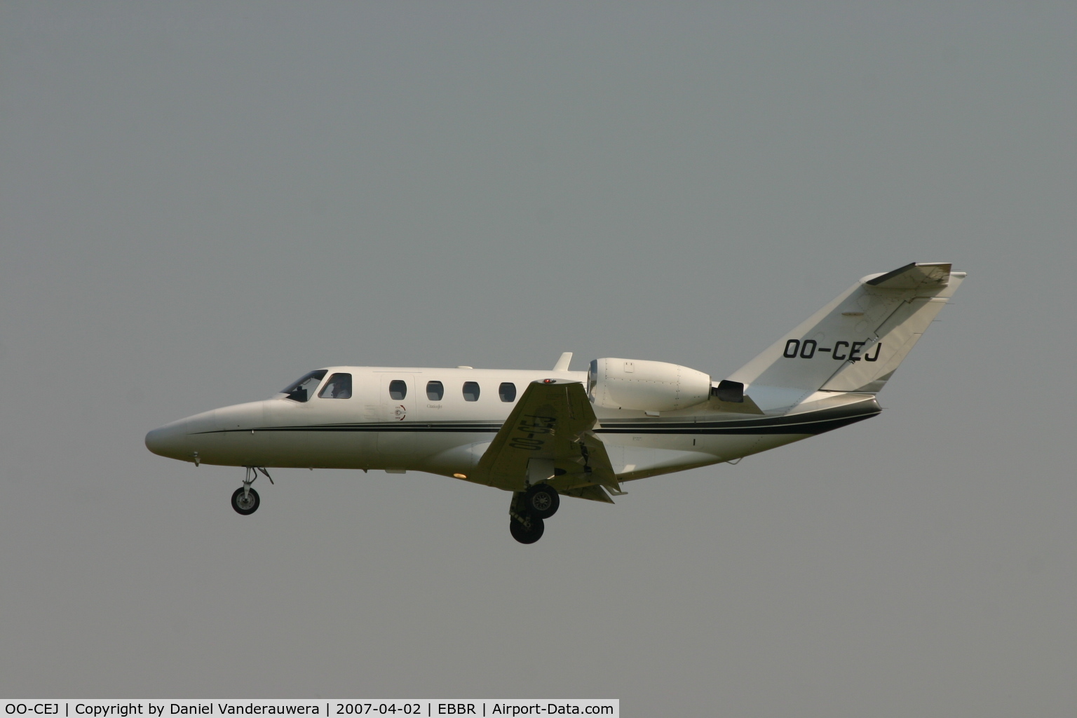 OO-CEJ, 1999 Cessna 525A CitationJet CJ2 C/N 525A-0172, descending to rwy 02
