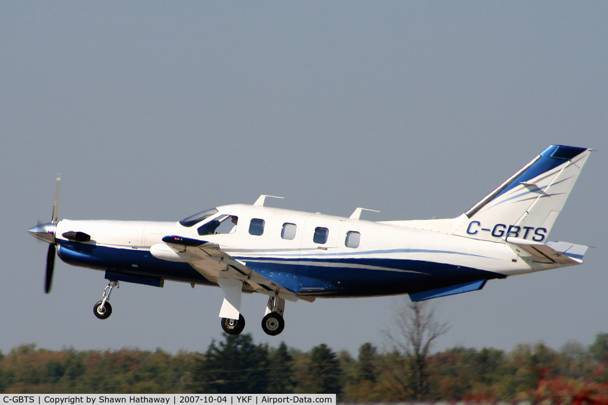 C-GBTS, 1991 Socata TBM-700 C/N 019, Taixing to runway 25 Waterloo Regional Airport