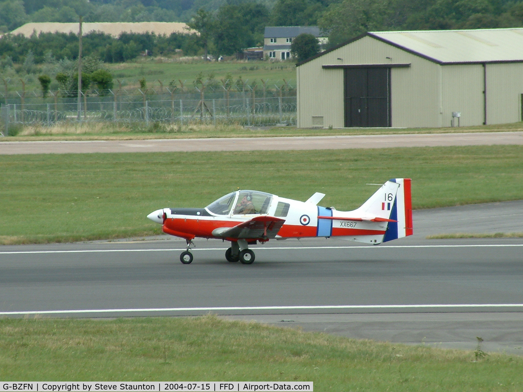 G-BZFN, 1975 Scottish Aviation Bulldog T.1 C/N BH120/325, Royal International Air Tattoo 2004