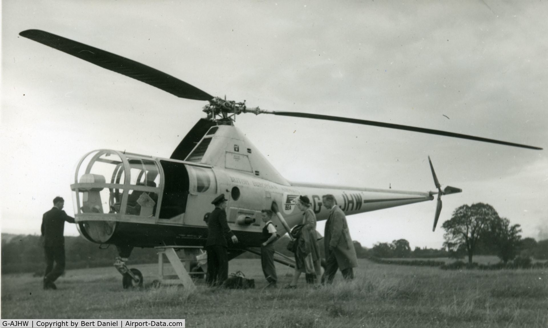 G-AJHW, Sikorsky S-51 C/N 5117, Complete guess at year taken from context in album - taken by my father