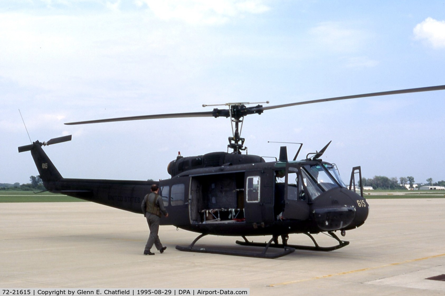 72-21615, 1972 Bell UH-1H Iroquois C/N 13314, UH-1H on a stop over