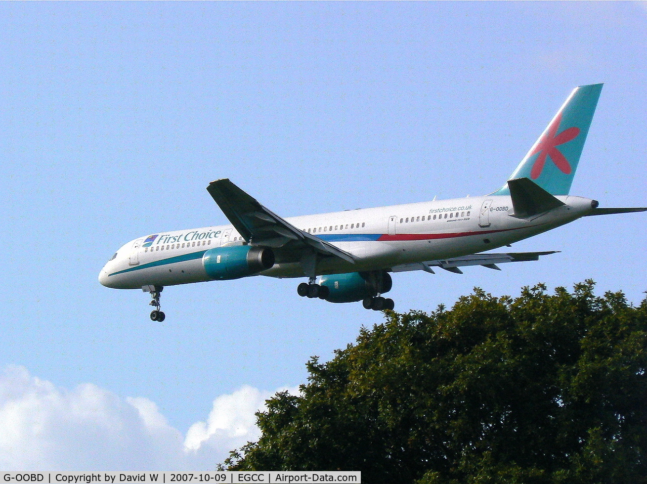 G-OOBD, 2003 Boeing 757-28A C/N 33099, Just about to land at Manchester.