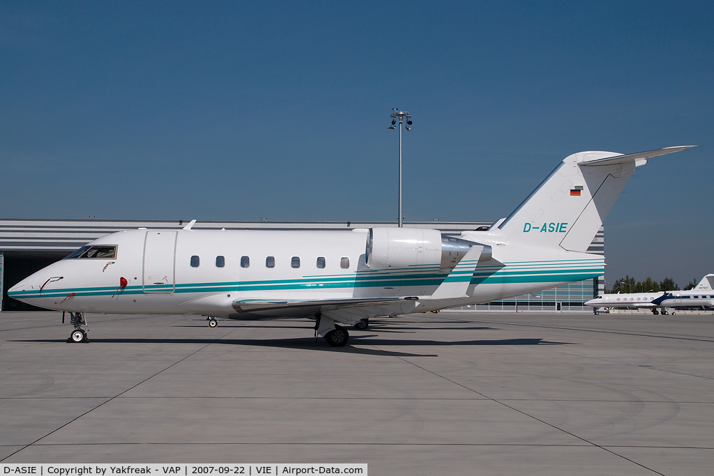 D-ASIE, 2000 Bombardier Challenger 604 (CL-600-2B16) C/N 5475, Canadair CL600 Challenger