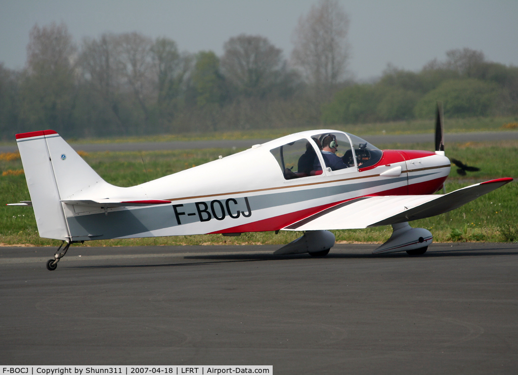 F-BOCJ, CEA Jodel DR-220 C/N 16, New light flight for this young pilot...