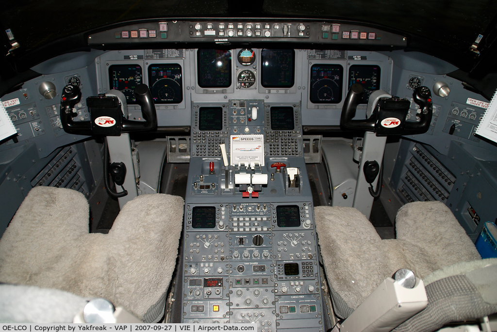 OE-LCO, 2000 Canadair CRJ-200LR (CL-600-2B19) C/N 7371, Austrian Arrows Canadair Regionaljet