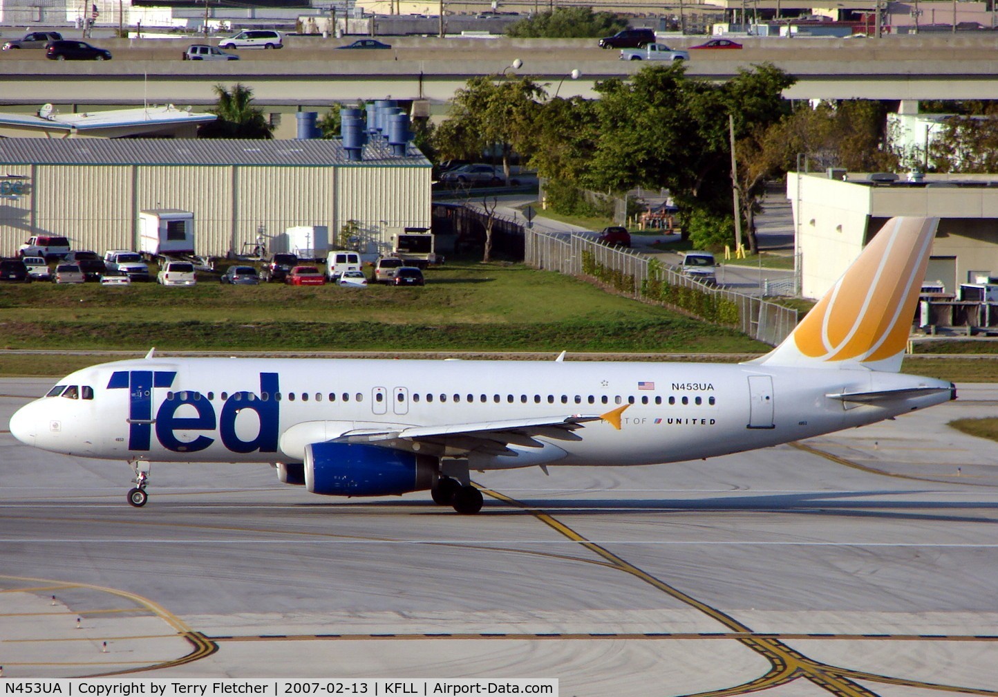 N453UA, 1999 Airbus A320-232 C/N 1001, TED Airbus A320