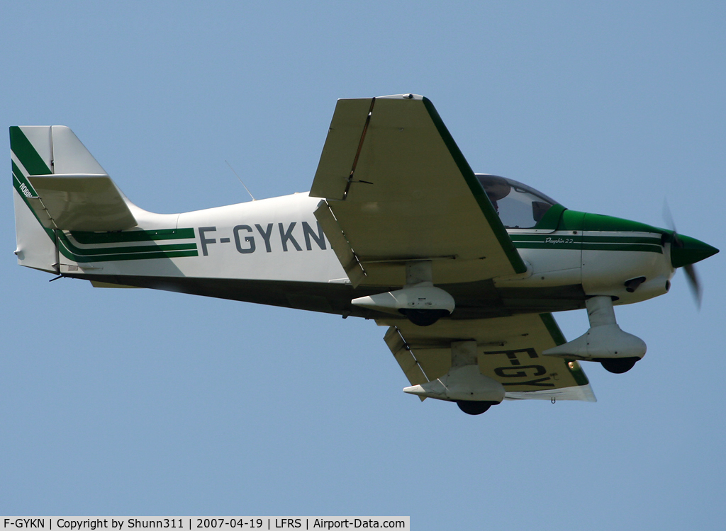 F-GYKN, Robin DR-400-120 C/N 2557, Landing rwy 03