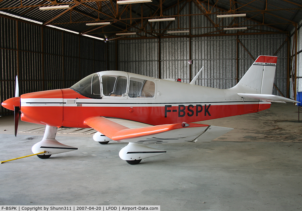 F-BSPK, Robin DR-300-140 C/N 614, Inside the Airclub's hangar...