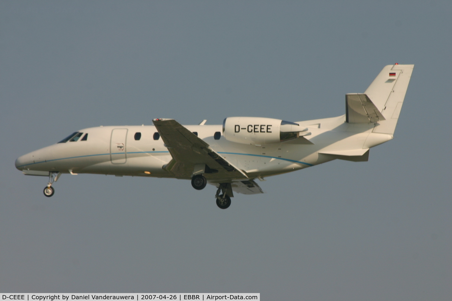 D-CEEE, 2006 Cessna 560XLS Citation Excel C/N 560-5630, descending to rwy 25L