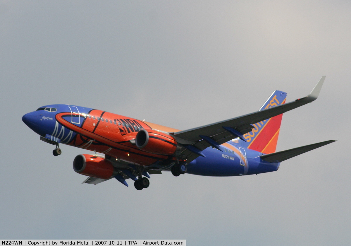 N224WN, 2005 Boeing 737-7H4 C/N 32493, Slam Dunk One