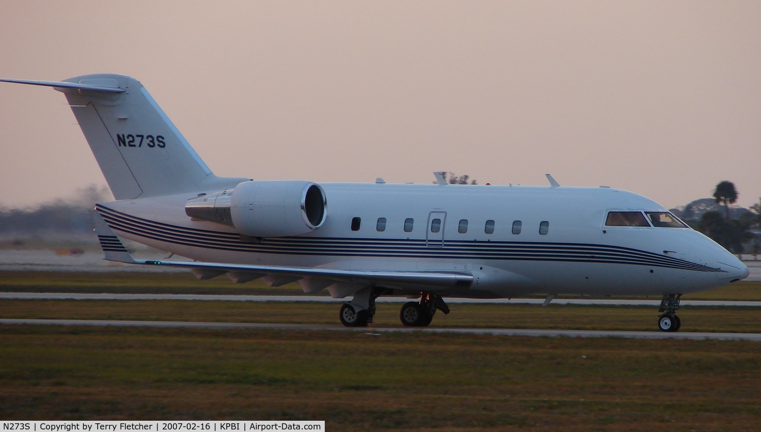 N273S, 1998 Bombardier Challenger 604 (CL-600-2B16) C/N 5396, part of the Friday afternoon arrivals 'rush' at PBI