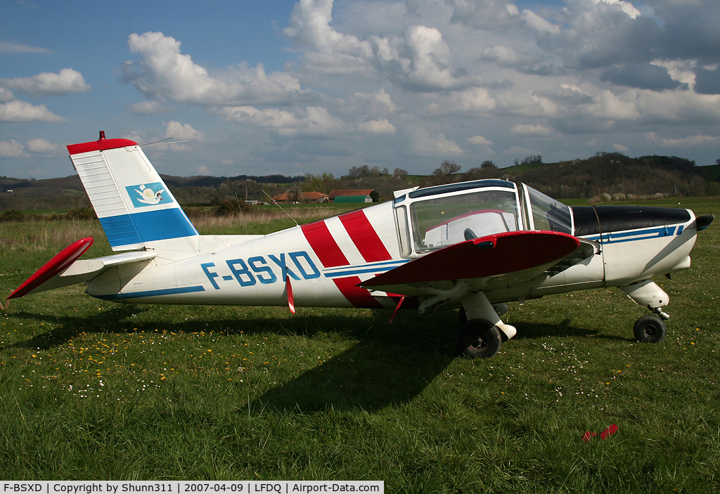 F-BSXD, Socata MS-880B Rallye Club C/N 1762, Awaiting a new flight in this grass airfield