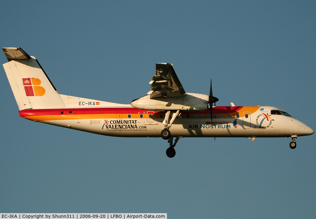 EC-IKA, 2002 De Havilland Canada DHC-8-315Q Dash 8 C/N 590, Landing rwy 14R