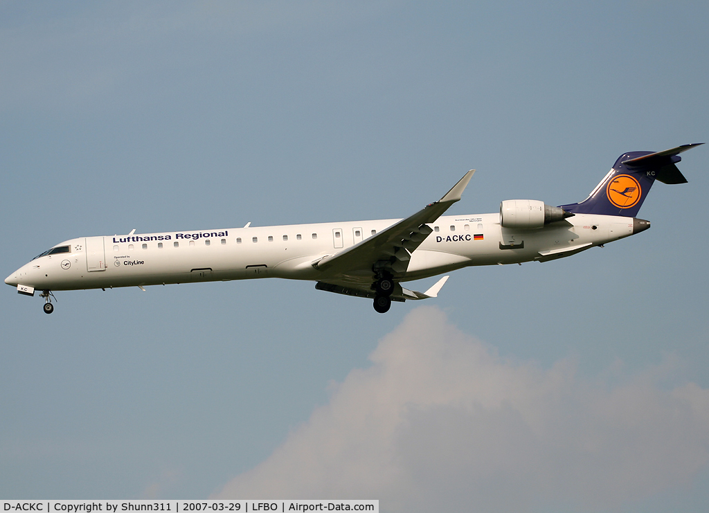 D-ACKC, 2006 Bombardier CRJ-900LR (CL-600-2D24) C/N 15078, Landing rwy 32L