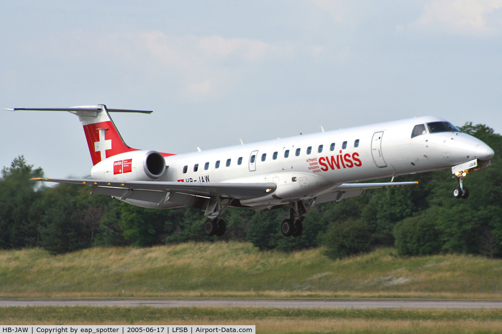 HB-JAW, Embraer EMB-145LU (ERJ-145LU) C/N 145580, landing on rwy 16
