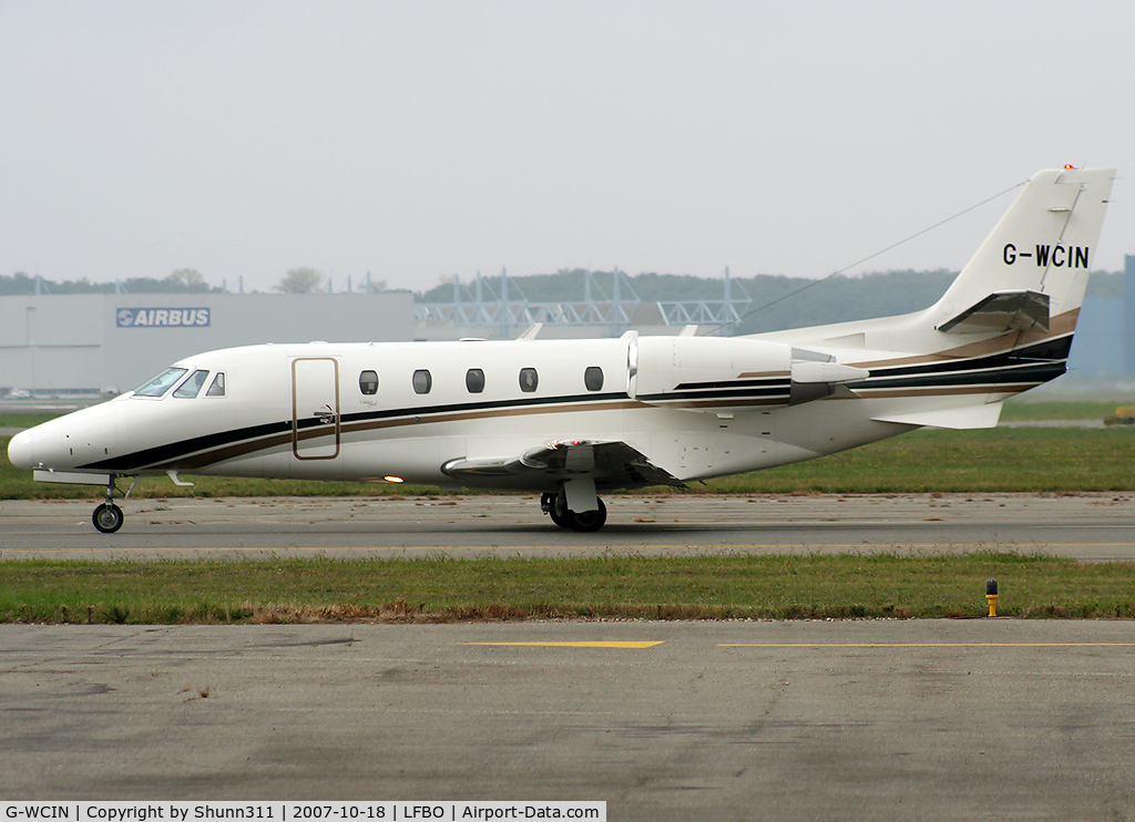 G-WCIN, 2000 Cessna 560XL Citation Excel C/N 560-5088, Taxiing ryw 32R for departure
