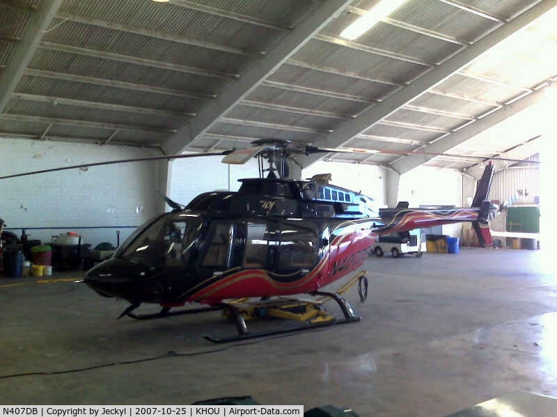 N407DB, 2000 Bell 407 C/N 53419, In hangar at KHOU