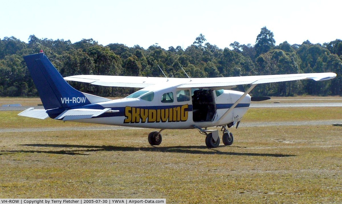 VH-ROW, 1965 Cessna P206A Super Skylane C/N P2060172, Cessna P206   Parachute platform at Warnervale