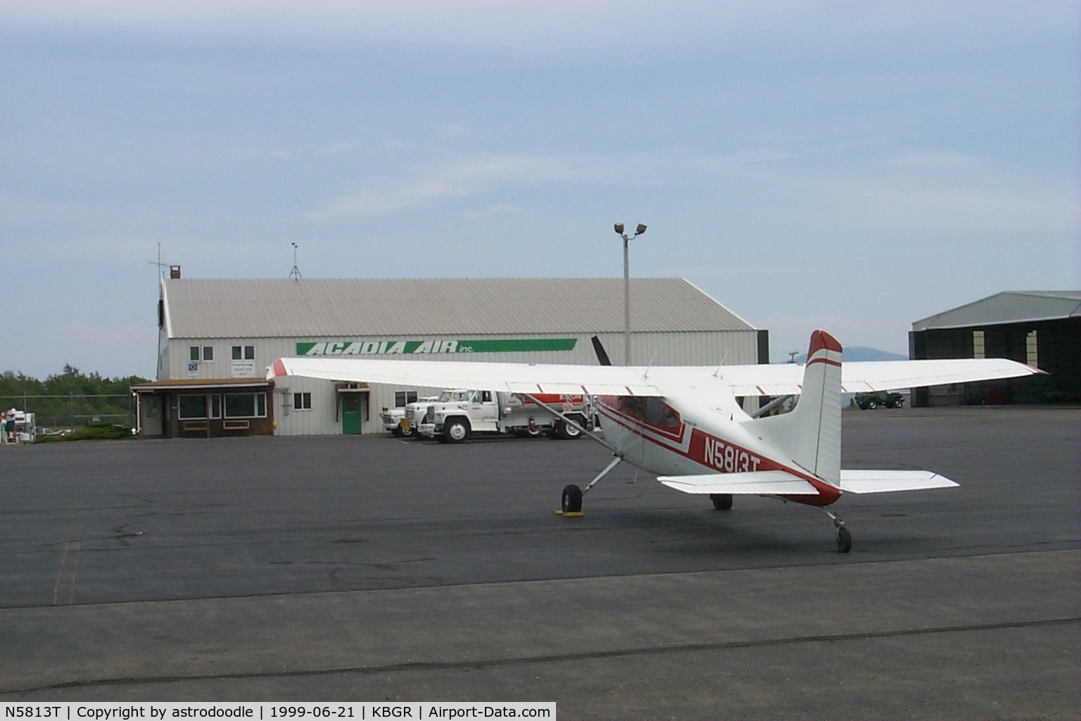 N5813T, 1964 Cessna 185C Skywagon C/N 185-0713, The Tomato - On the Ramp at Telford Aviation, Bangor, Maine