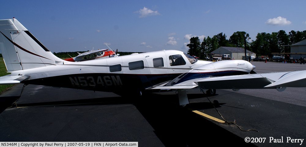 N5346M, Cessna 152 C/N 15284550, Roomy looking too