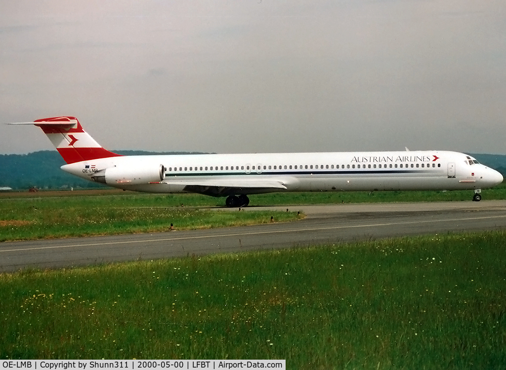 OE-LMB, 1985 McDonnell Douglas MD-82 (DC-9-82) C/N 49279, Taxiing to the terminal