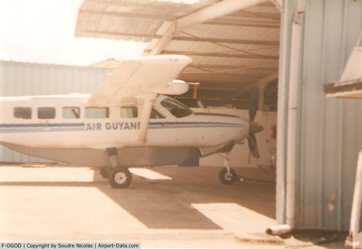 F-OGOD, Cessna 208 Caravan I C/N 208-00166, AÃ©roport Cayenne 1996