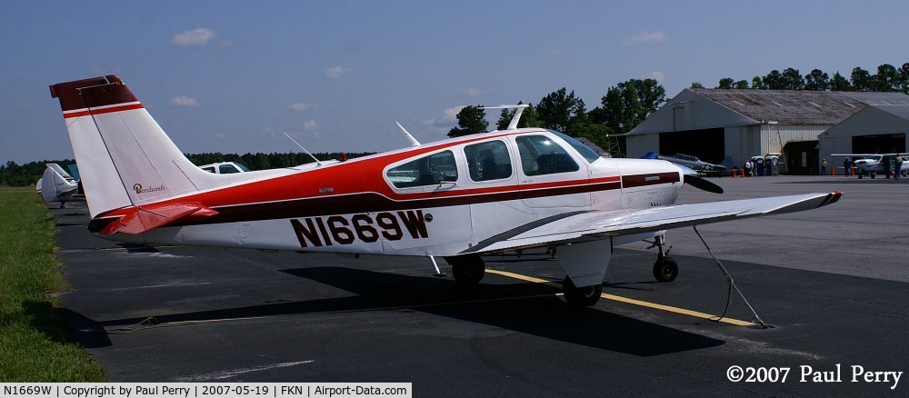 N1669W, 1972 Beech F33A Bonanza C/N CE-392, One of the Beechs on dispaly