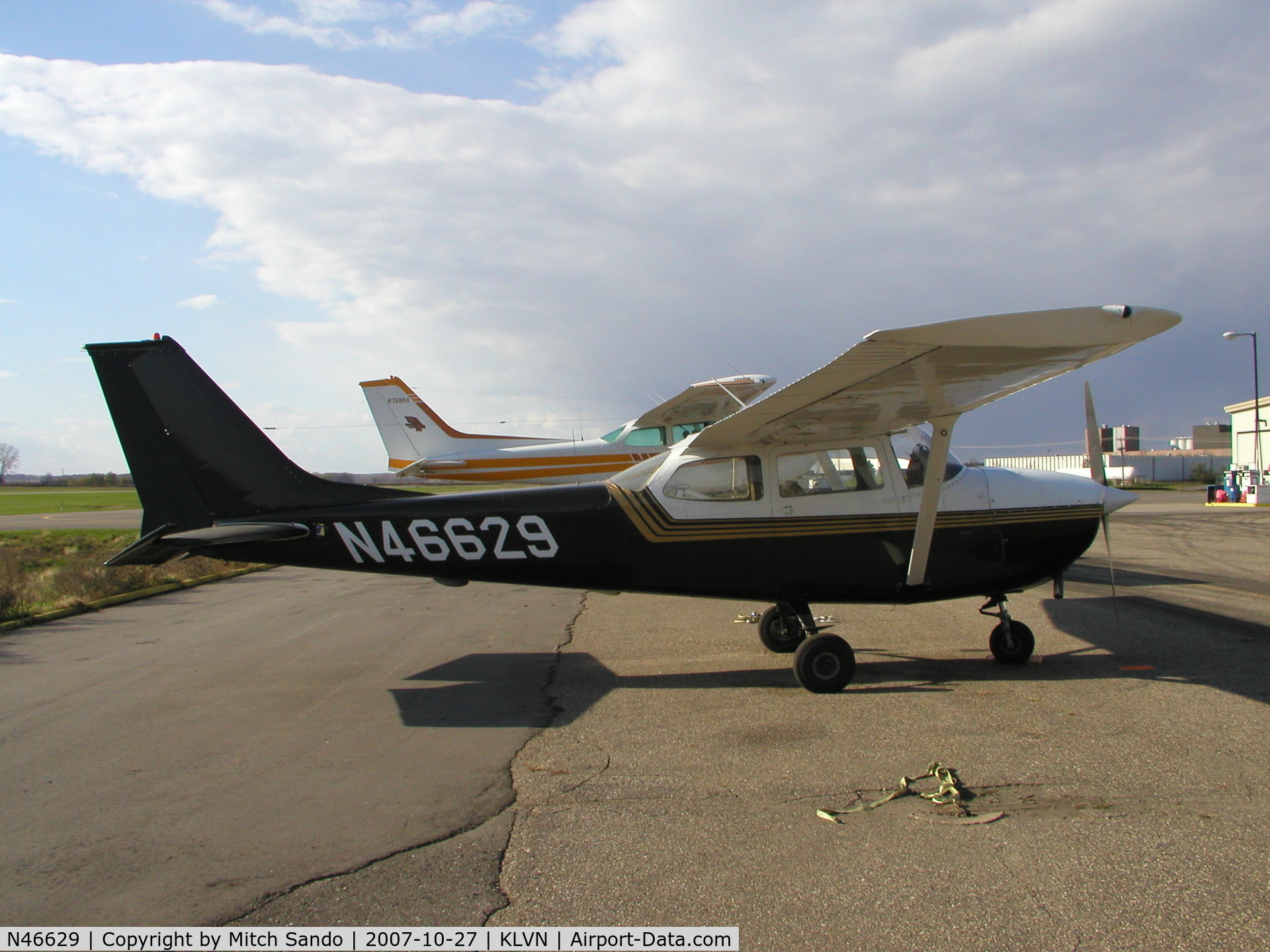 N46629, 1968 Cessna 172K Skyhawk C/N 17257394, Parked on the ramp at Airlake.