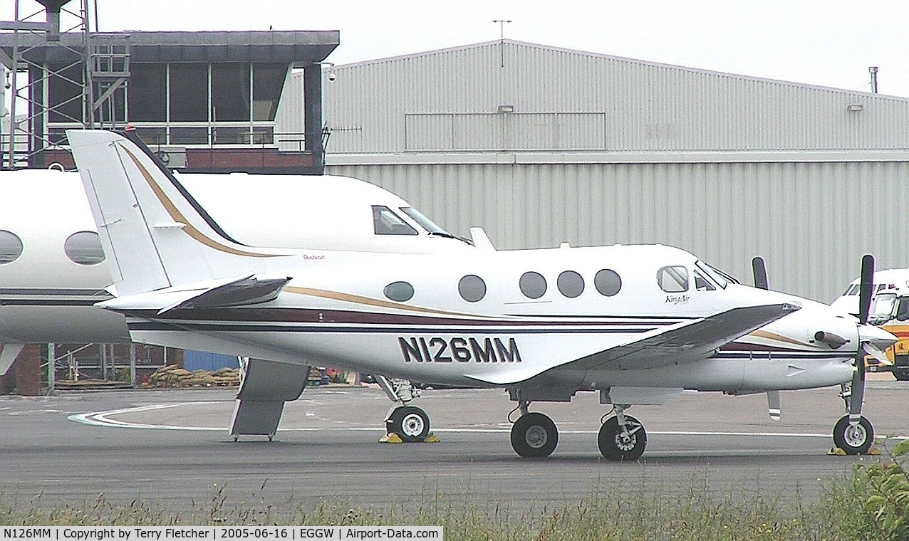 N126MM, 2002 Raytheon Aircraft Company C90A C/N LJ-1669, Beech 90 at Luton