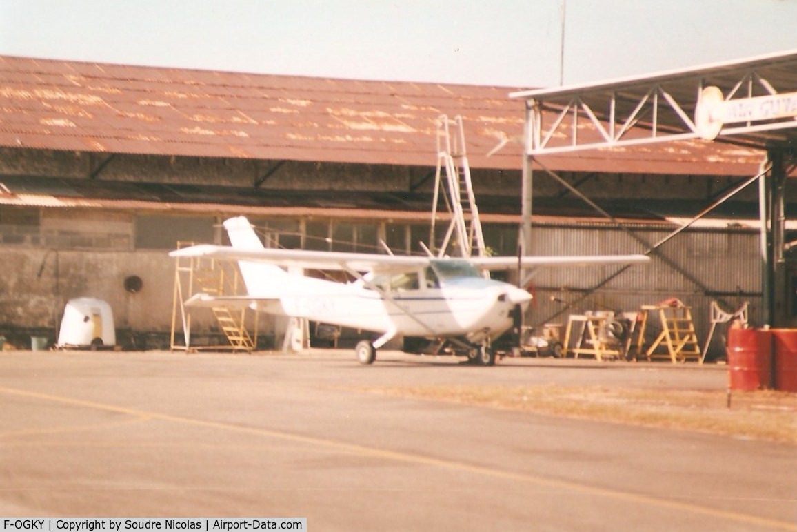 F-OGKY, Cessna 182R Skylane C/N 182-68540, G.A.S