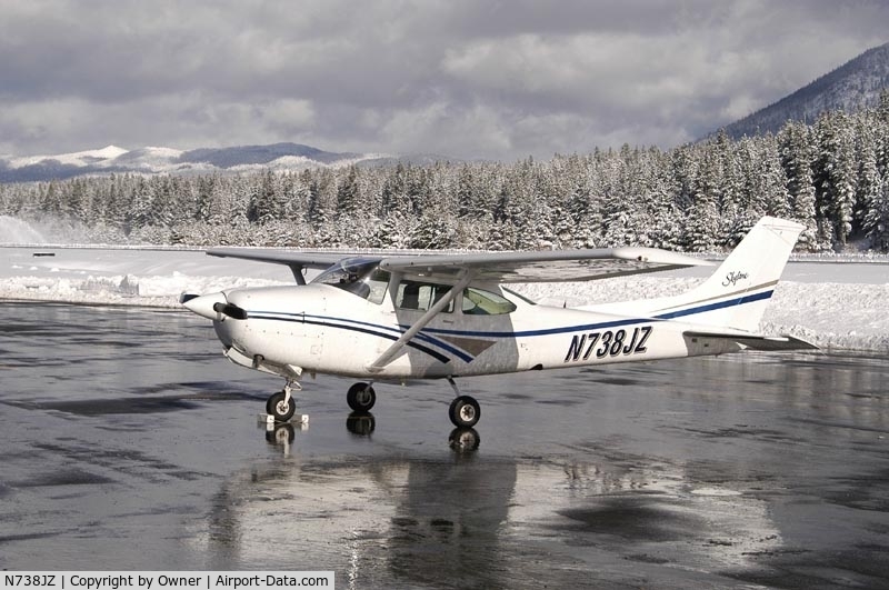 N738JZ, 1979 Cessna TR182 Turbo Skylane RG C/N R18200935, Airplane at South Lake Tahoe