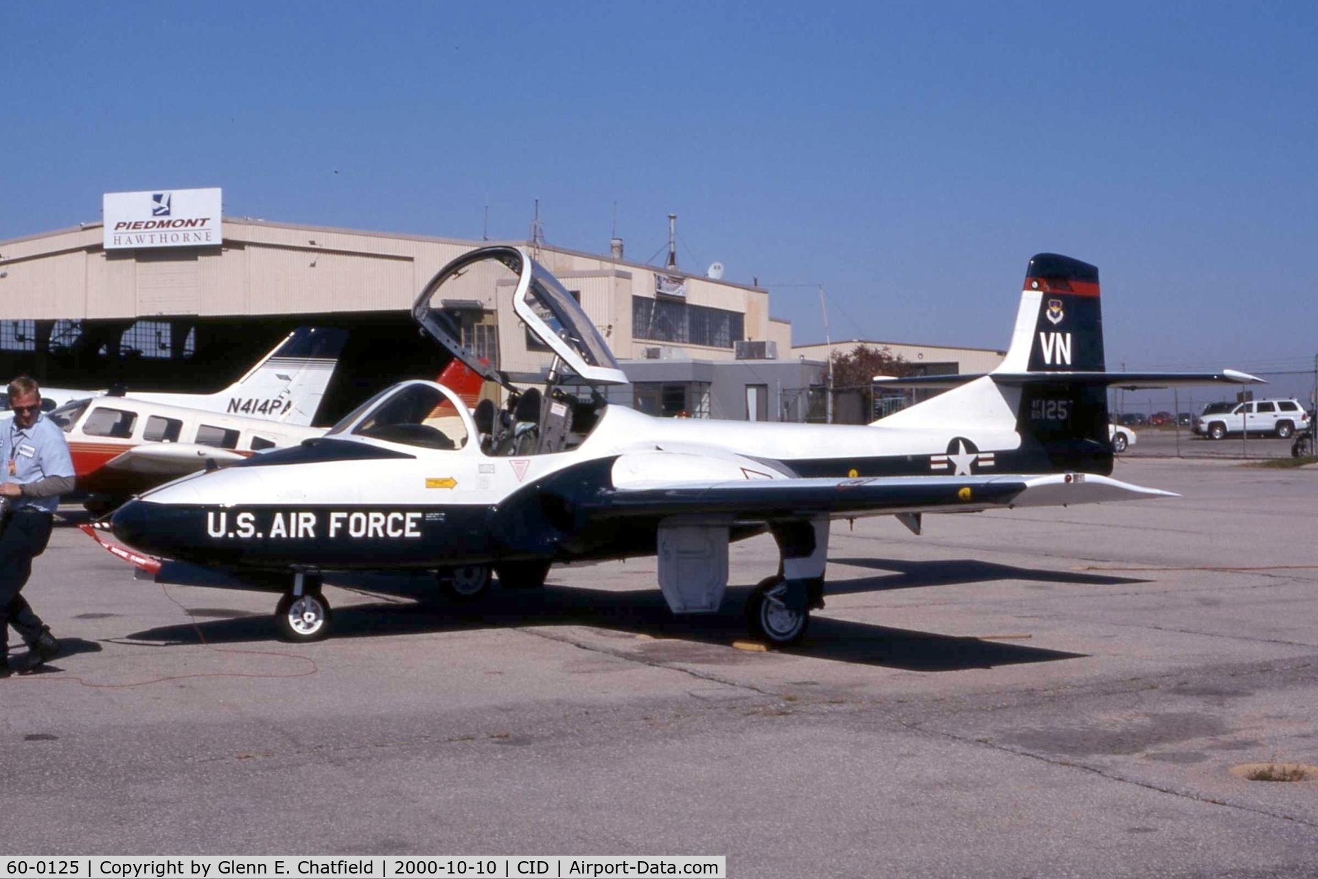 60-0125, 1960 Cessna T-37B-CE Tweety Bird C/N 40608, T-37B passing through