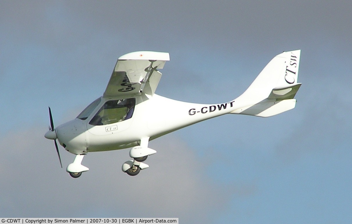 G-CDWT, 2006 Flight Design CTSW C/N 8162, Based CTSW on the approach to Sywell