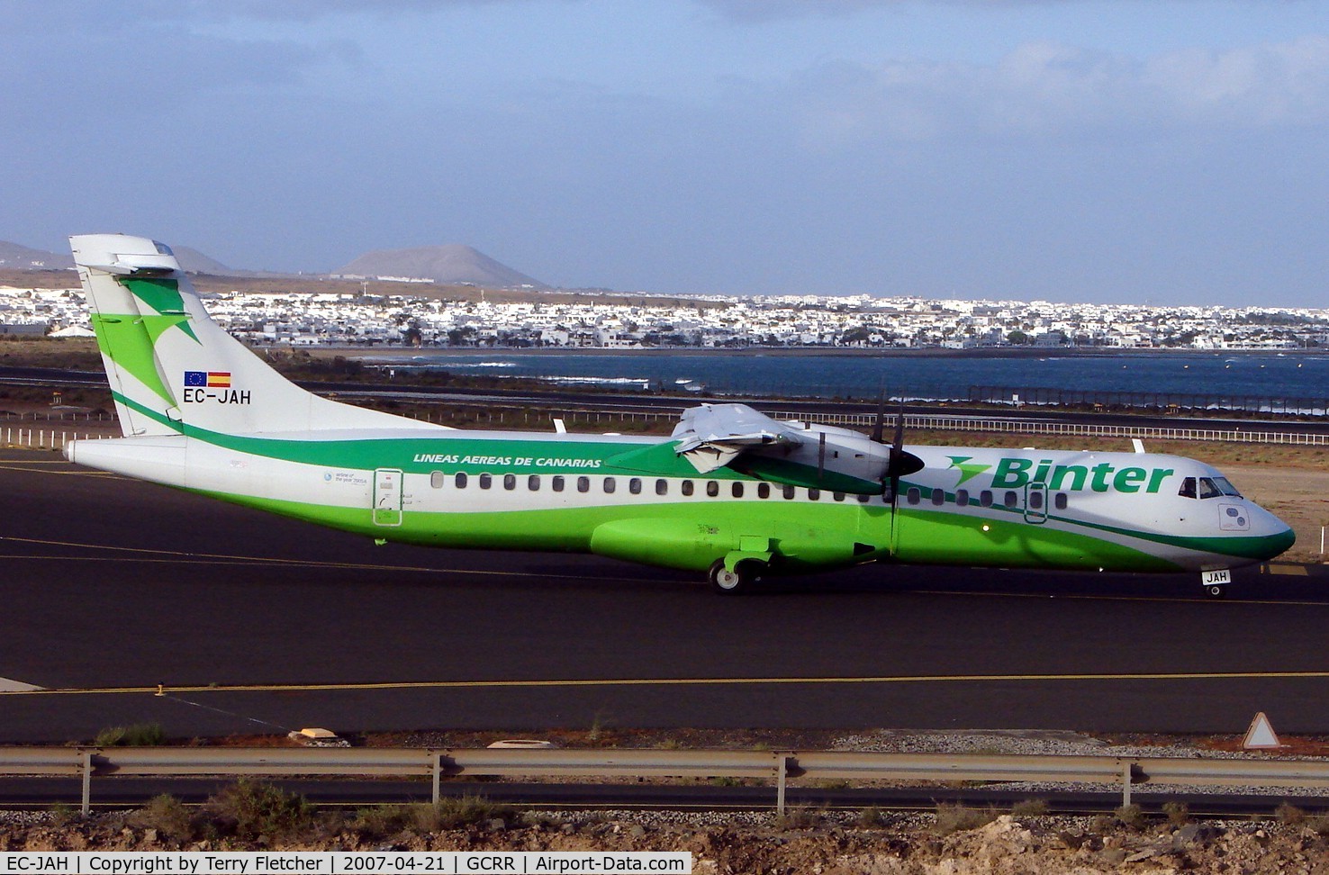 EC-JAH, 2004 ATR 72-212A MPA C/N 712, Binter ATR72 waiting to take off