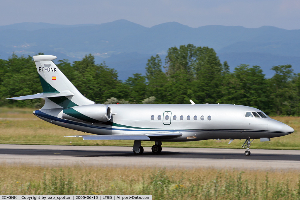 EC-GNK, Dassault Falcon 2000 C/N 037, departing rwy 16