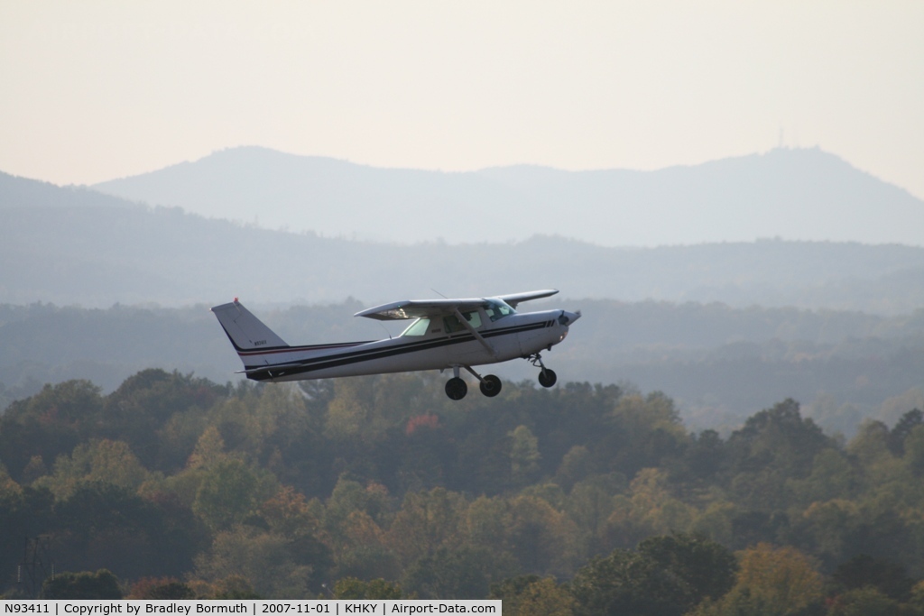 N93411, 1982 Cessna 152 C/N 15285483, A fall afternoon takeoff.